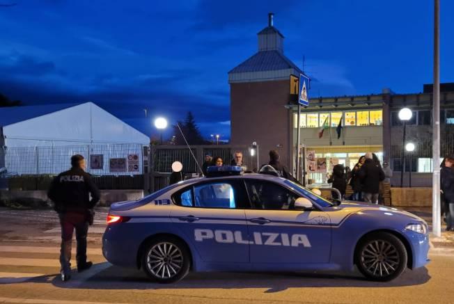 L’AQUILA: UOMO SI INTRODUCE IN UNA SCUOLA, SCATTA ALLARME, INTERVIENE POLIZIA