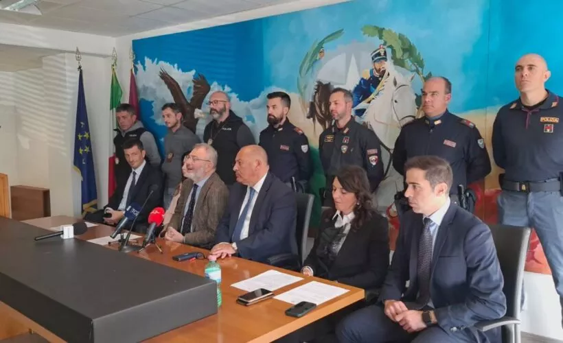 RETATA ANTISPACCIO ALL’AQUILA: LE INTERCETTAZIONI, “NON HAI  SOLDI? DACCI L’OROLOGIO”