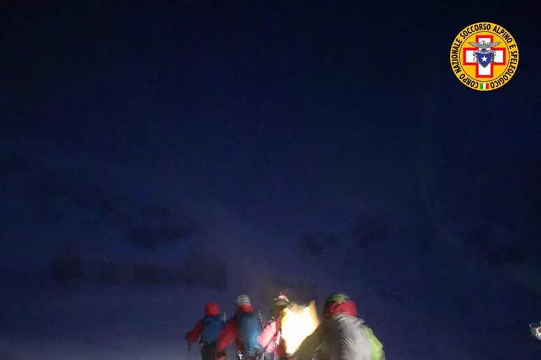 GRAN SASSO: RIPRESE LE RICERCHE DEI DUE ALPINISTI, PARTE MANOVRA DI AVVICINAMENTO