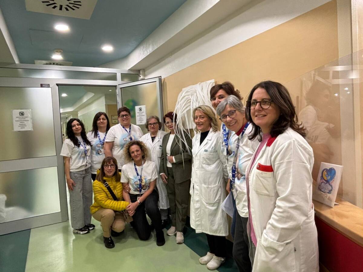 L’AQUILA: INAUGURATA SCULTURA IN RICORDO PICCOLO TOMMASO AL PRONTO SOCCORSO PEDIATRICO
