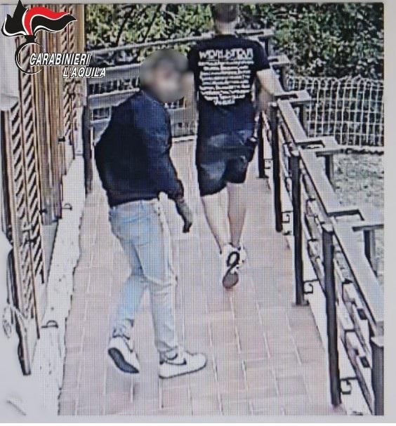 FURTI IN CASA NELL’AQUILANO: DUE ARRESTI DEI CARABINIERI. SI CERCA IL COMPLICE