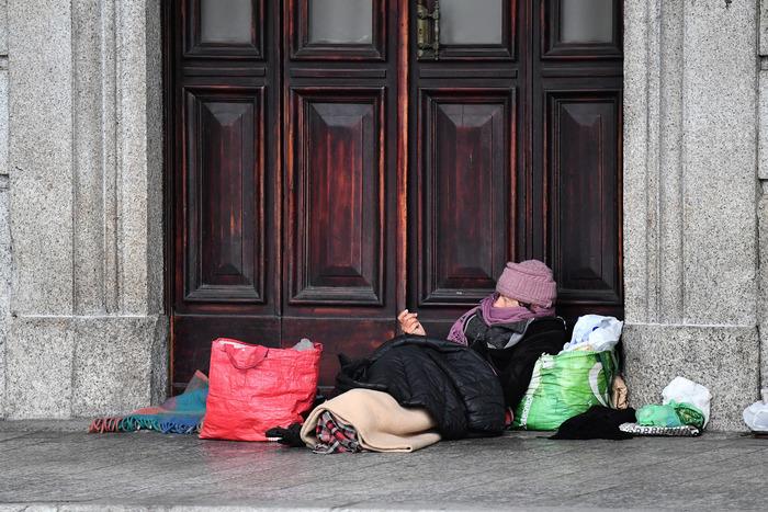 IL NATALE NON E’ UGUALE PER TUTTI: CARITAS, 5,7 MILIONI DI ITALIANI POVERI