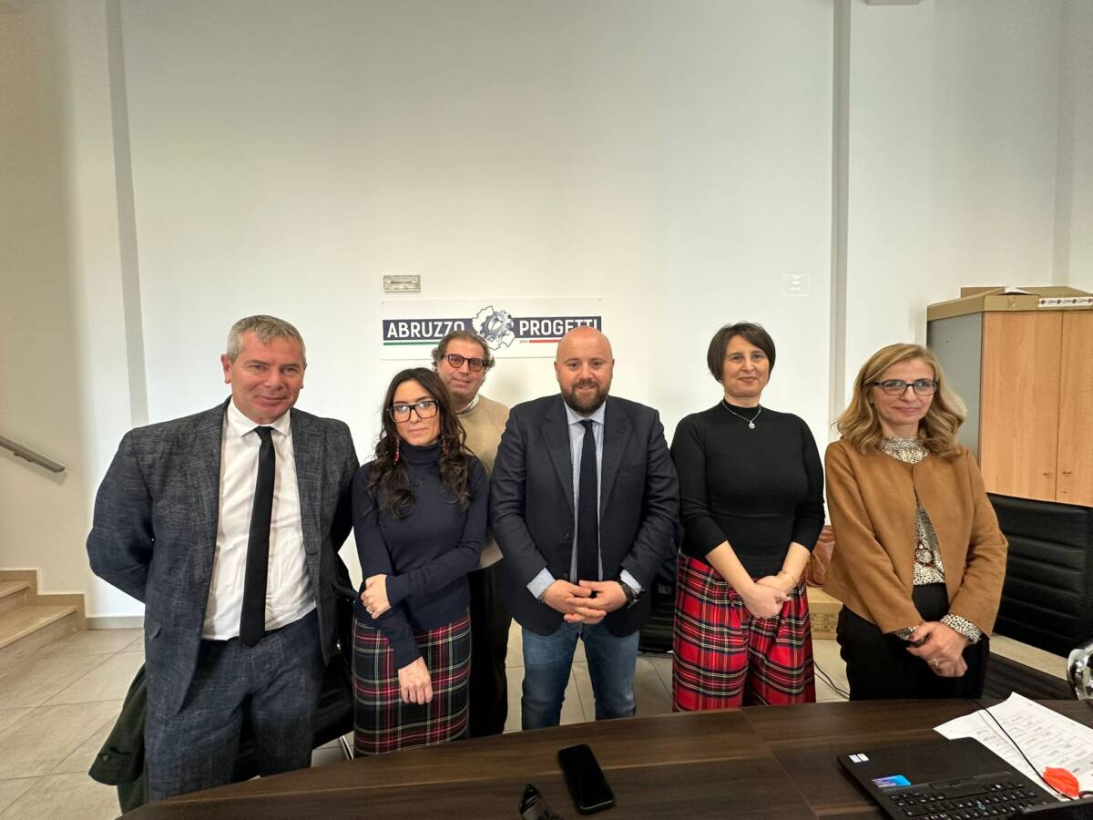 ABRUZZO PROGETTI: RAGGIUNTO IL TARGET DI 14.600 UTENTI NEI PUNTI DIGITALI FACILI