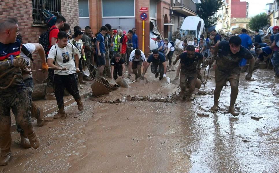 DALL’ABRUZZO AL FANGO DI VALENCIA IN MISSIONE SOLIDARIETA’, TRA VOLONTARI ANCHE UN UCRAINO