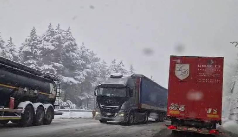 MALTEMPO: NEVE IN ALTO SANGRO E VALLE PELIGNA, TRAFFICO IN TILT, MEZZI PESANTI BLOCCATI