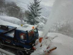 CHIETI: MEZZI ANTINEVE DELLA PROVINCIA AL LAVORO PER SGOMBERARE LA NEVE NEI PAESI