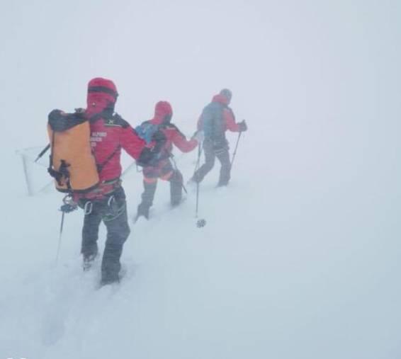 GRAN SASSO: NEVE E VENTO FORTE, SOSPESE RICERCHE ALPINISTI