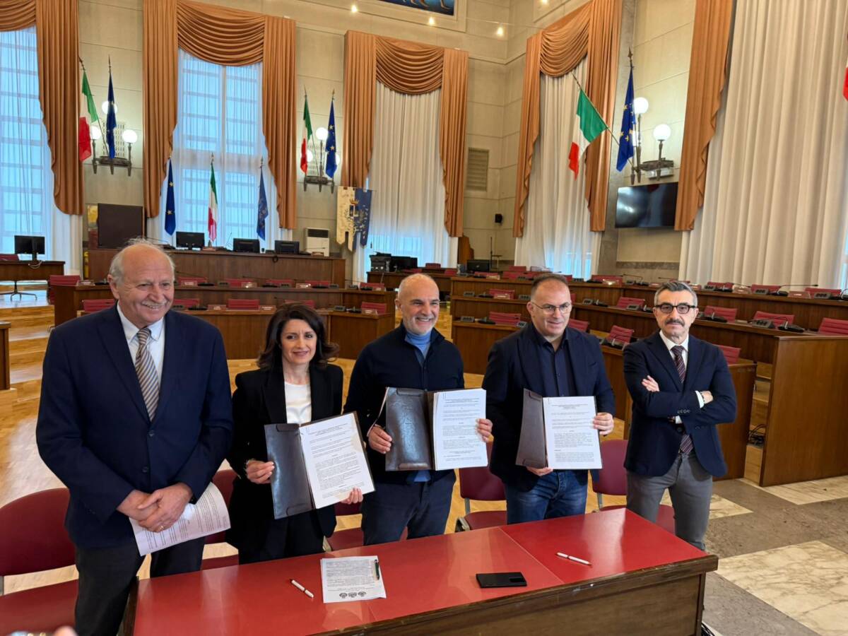 NUOVA PESCARA: FIRMATE CONVENZIONI PER UNIFICARE 5 FUNZIONI TRA PESCARA, MONTESILVANO E SPOLTORE