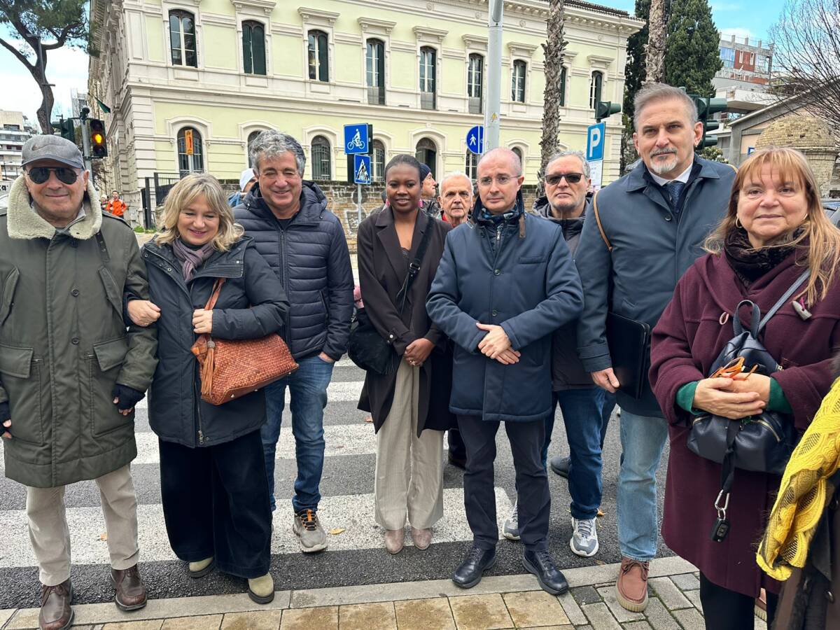 STRADA PARCO A PESCARA: PETTINARI AL COMUNE, “FILOBUS O BUS ELETTRICI?”