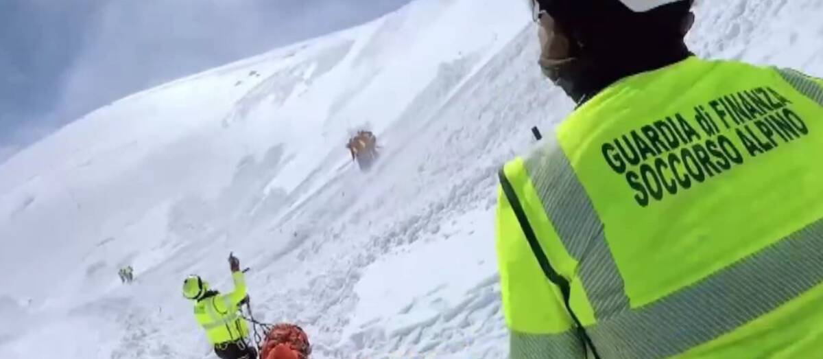 GRAN SASSO: SCIVOLANO DURANTE DIRETTISIMA CORNO GRANDE, DUE ESCURSIONISTI A RISCHIO IPOTERMIA