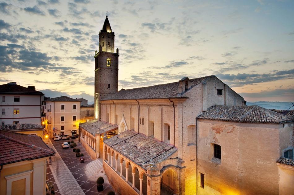 CITTA’ SANT’ANGELO: OPPOSIZIONE RINUNCIA A GETTONI PRESENZA E FINANZIA BORSE DI STUDIO