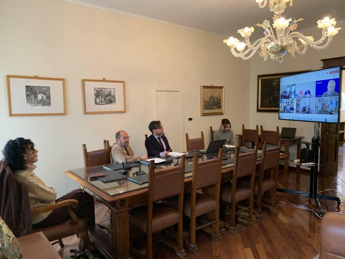 TRAFORO GRAN SASSO: VERTICE IN PREFETTURA SU LAVORI, SEMAFORI “INTELLIGENTI” PER MITIGARE I DISAGI