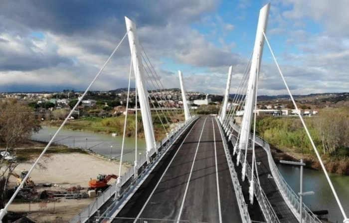 MONTESILVANO: SVENTATO SUICIDIO DI UNA 39ENNE SUL PONTE FILOMENA DELLI CASTELLI
