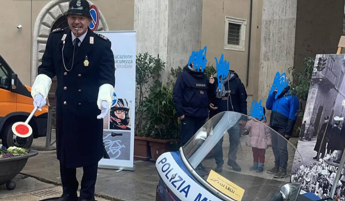 L’AQUILA: “BEFANA DEL VIGILE”, AI QUATTRO CANTONI ANCHE MOSTRA STATICA DI AUTO E FOTO D’EPOCA