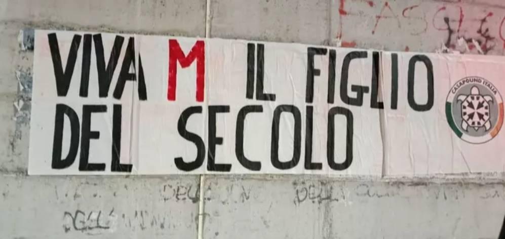 “VIVA M FIGLIO DEL SECOLO”: MANIFESTO CASAPOUND ANCHE ALL’AQUILA