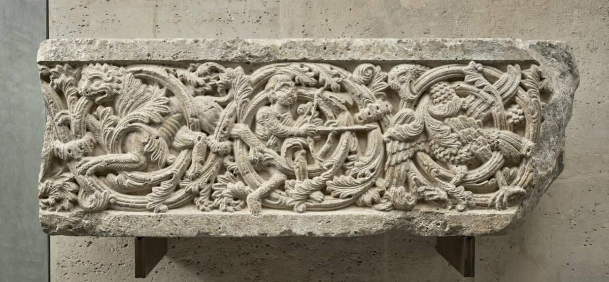 AVEZZANO CONTRO IL LOUVRE: COMUNE, “INTERROGAZIONE PARLAMENTARE, L’ANTICO PORTALE DEVE TORNARE”