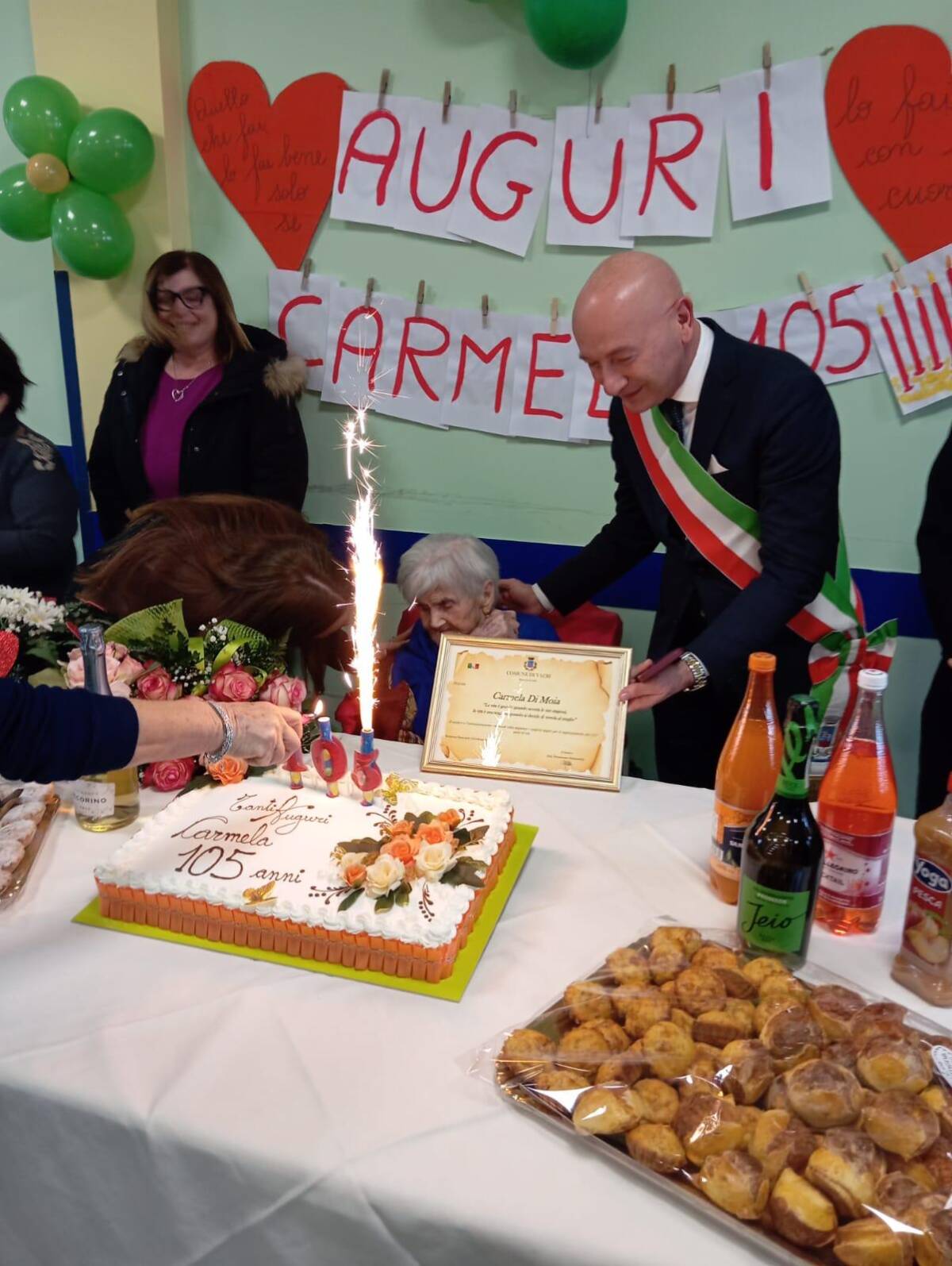 VACRI: GRAN FESTA E TARGA RICORDO PER I 105 ANNI DELLA SUPERNONNA CARMELA DI MOIA