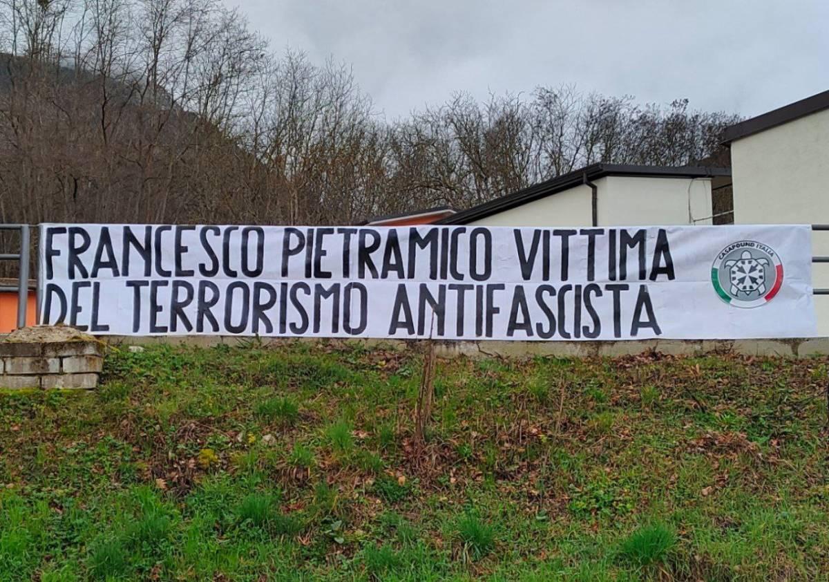 CASAPOUND L’AQUILA: OMAGGIO A FRANCESCO PIETRAMICO, “VITTIMA DEL TERRORISMO ANTIFASCISTA”