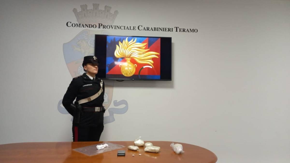 TORTORETO: PRESO SPACCIATORE, 800 GRAMMI DI COCAINA IN CASA