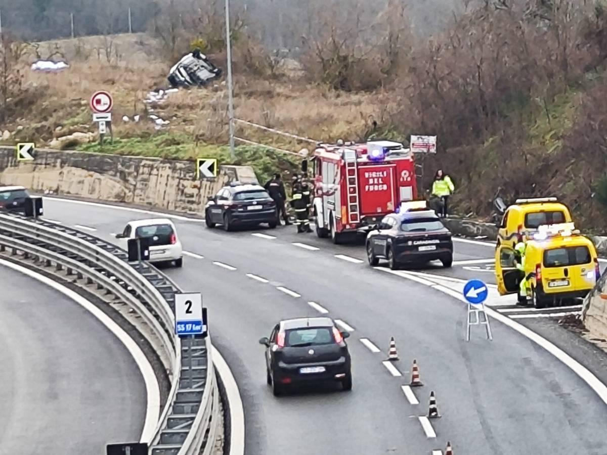 L’AQUILA: AUTO SI RIBALTA PIU’ VOLTE IN SUPERSTRADA, MUORE UN UOMO DI 64 ANNI