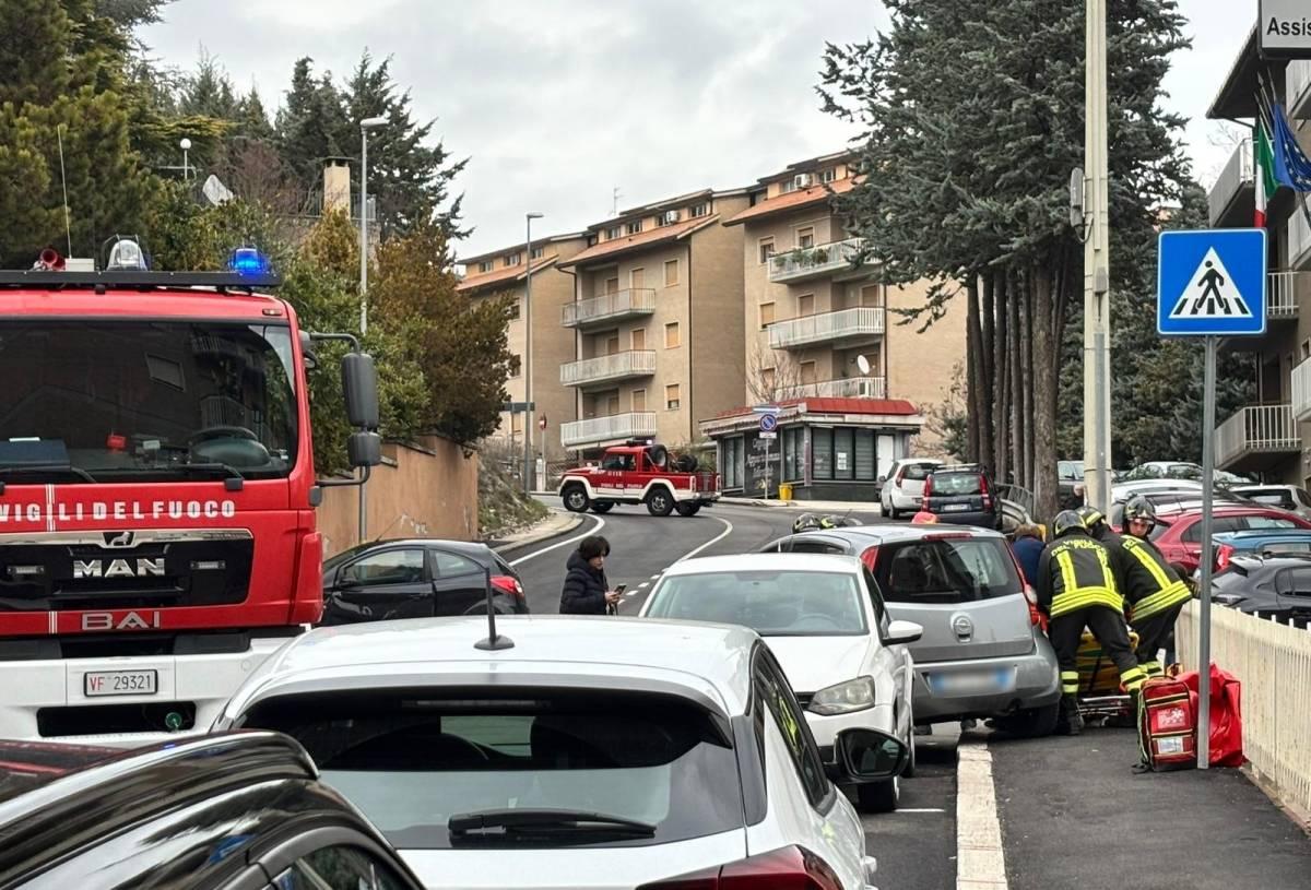 L’AQUILA: INCIDENTE DAVANTI ALLA SEDE DELLA PROVINCIA, DIVERSI FERITI