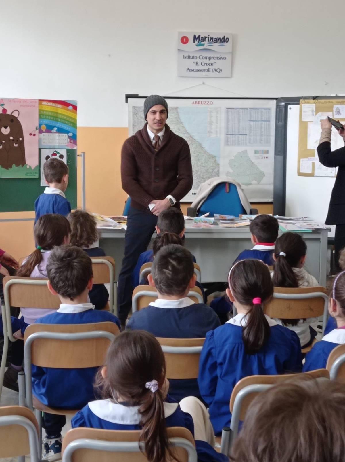 PESCASSEROLI: IL LIBRO SULL’ORSA AMARENA PRESENTATO AI BAMBINI DELLE ELEMENTARI