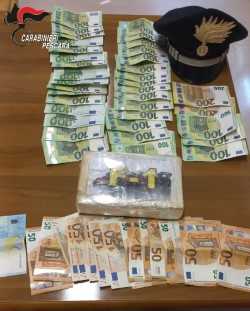 PESCARA: GETTANO DALL’AUTO UN CHILO DI COCAINA SUBITO RECUPERATA DAI CARABINIERI, DUE ARRESTI