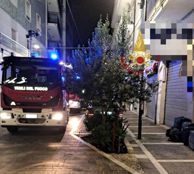 PESCARA: INCENDIO IN APPARTAMENTO, EVACUATE ABITAZIONI IN VIA MAZZINI