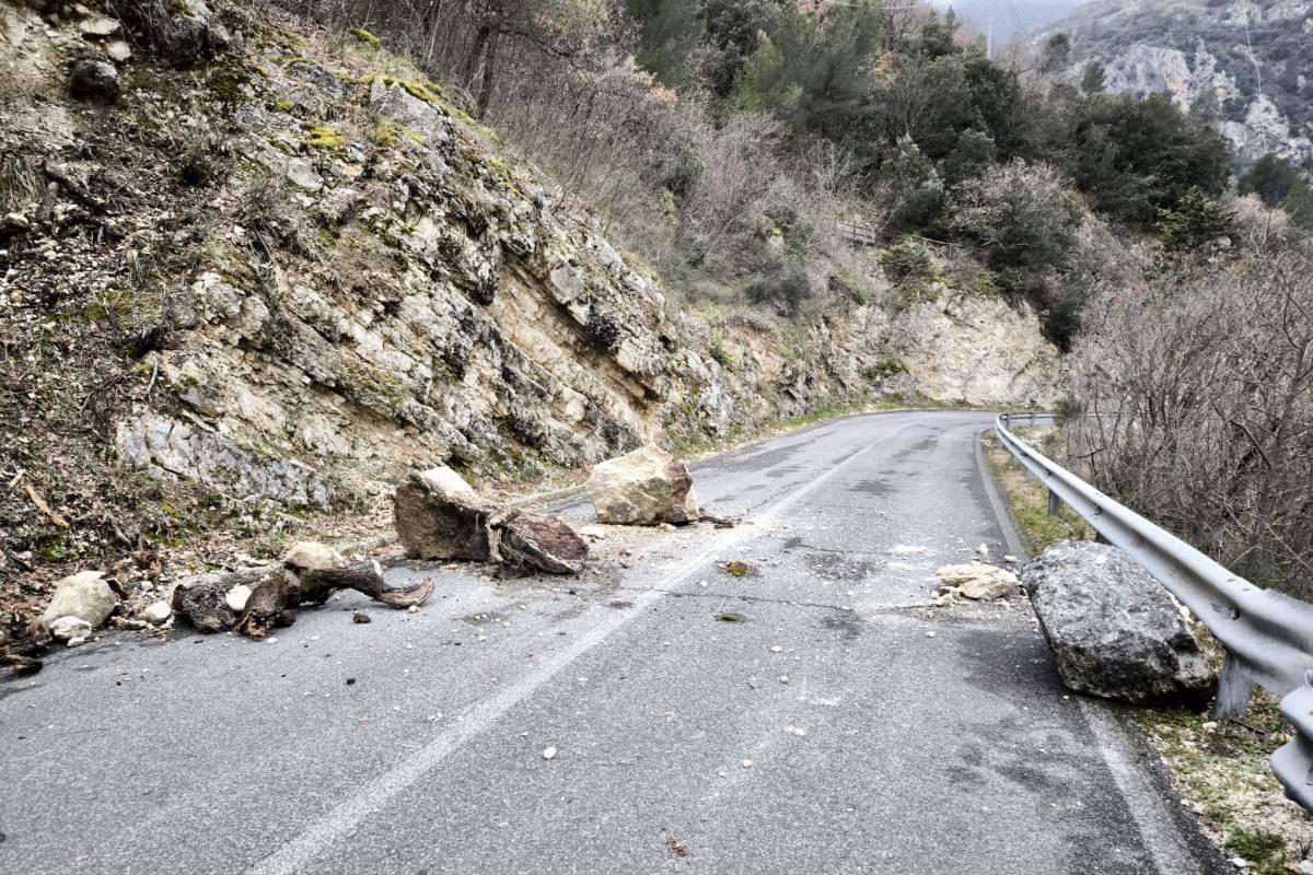 PROVINCIA L’AQUILA: CADUTA MASSI RAIANO, AFFIDATI LAVORI URGENTI PER MESSA IN SICUREZZA SP 10