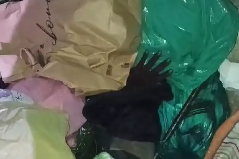 PESCARA: DORMIVA IN UN CASSONETTO, SALVATO IN TEMPO DAGLI OPERATORI DI “AMBIENTE SPA”