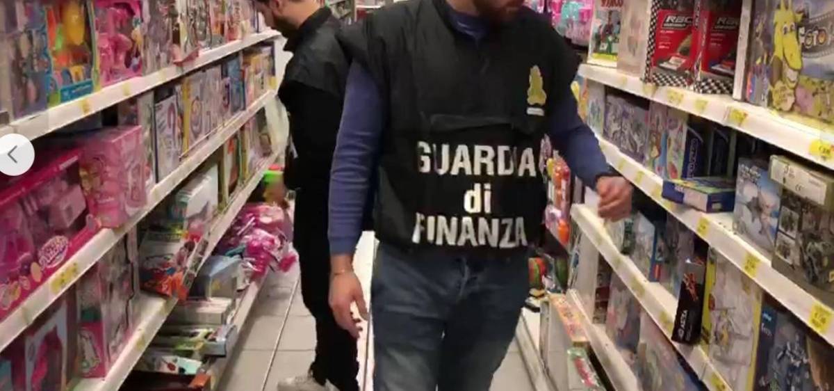 PESCARA: OLTRE 50.000 GIOCATTOLI NON SICURI E TAROCCATI SEQUESTRATI DALLA FINANZA