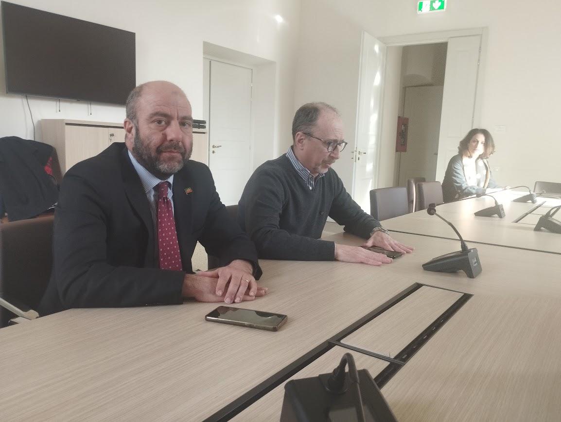 “SANTANGELO CASO NAZIONALE, INTERVENGA TAJANI”: BORDATE FI L’AQUILA PER MANCATE DIMISSIONI