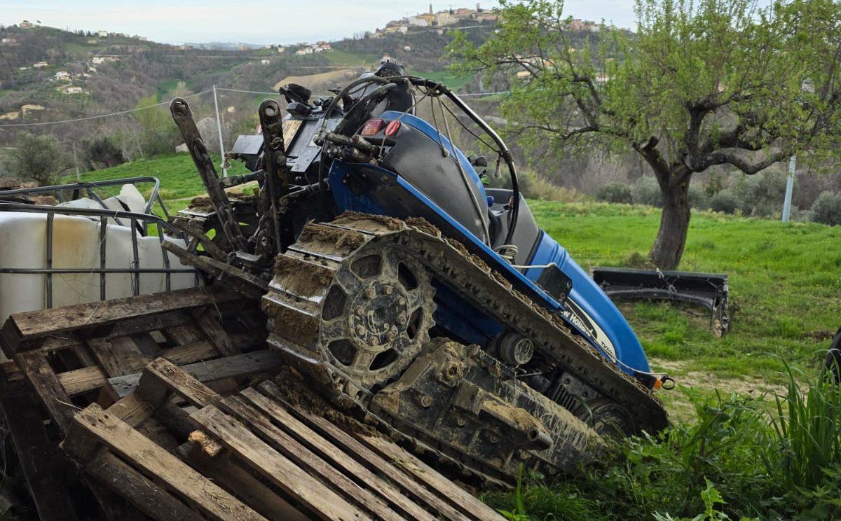 TRAGEDIA A CELLINO ATTANASIO: MUORE A 50 ANNI TRAVOLTO DAL SUO TRATTORE