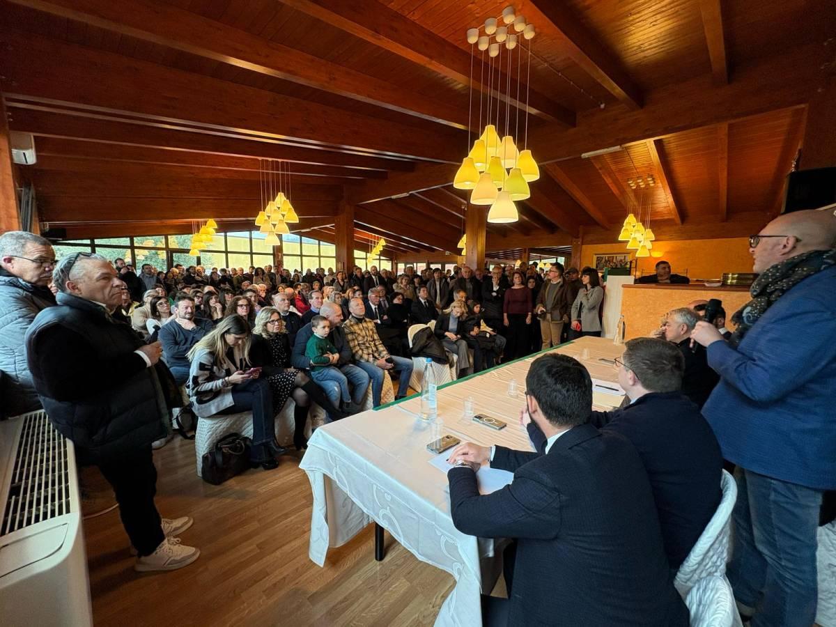 FORZA ITALIA L’AQUILA: PUBBLICO DELLE GRANDI OCCASIONI A CONGRESSO, PRESENTI ANCHE LEGA E FDI
