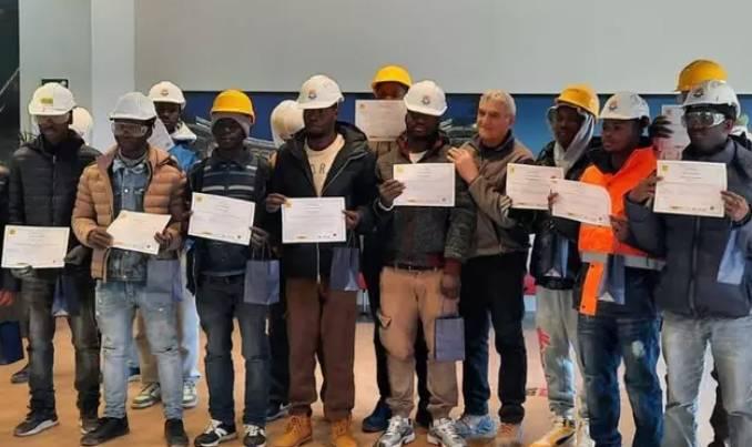 EDILIZIA E INCLUSIONE: ALL’AQUILA FORMATI 19 MIGRANTI