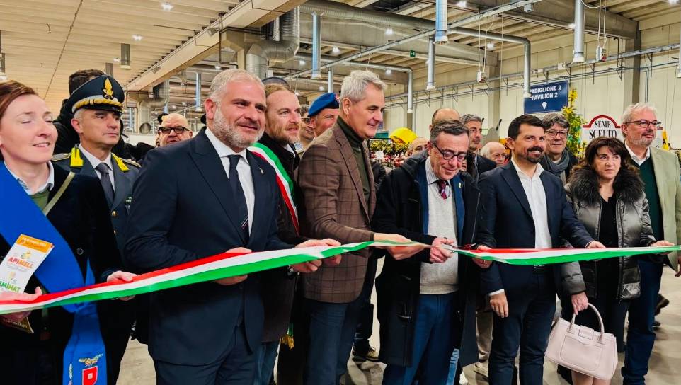 APICOLTURA: D’ERAMO A MOSTRA INTERNAZIONALE APIMELL, “SOSTEGNO CONCRETO PER CRESCITA SETTORE”