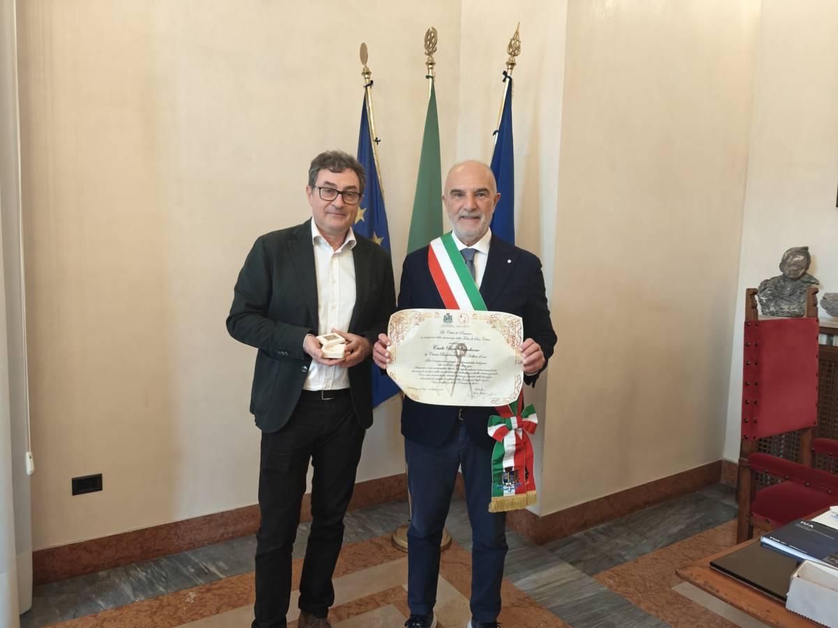 PESCARA: CONSEGNATO IL “DELFINO D’ORO” AL CARDIOCHIRURGO PEDIATRICO CARLO PACE NAPOLEONE