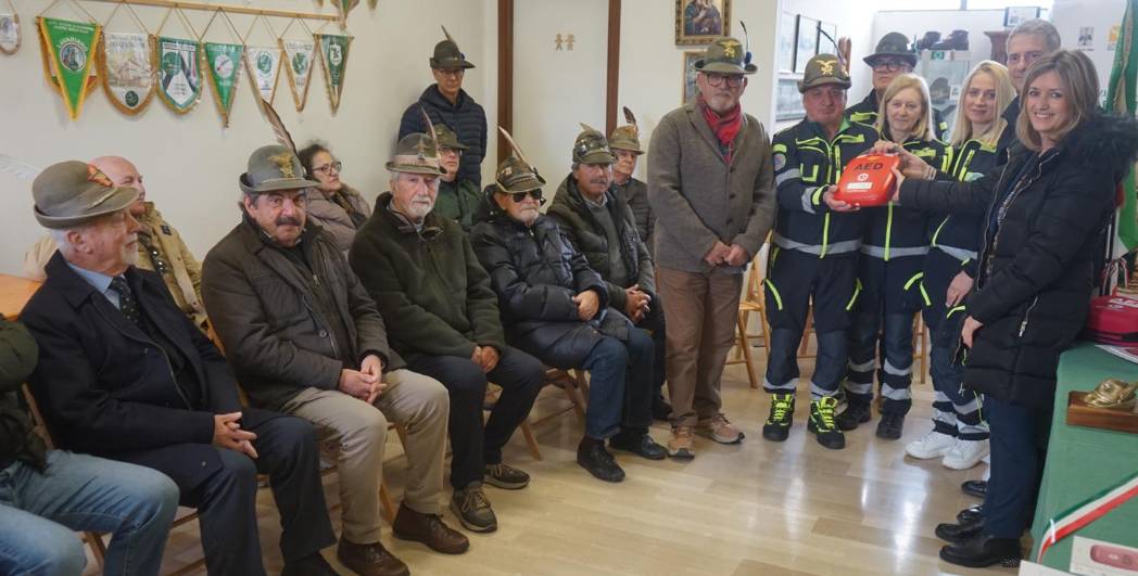L’AQUILA: DUE DEFIBRILLATORI DONATI DA GRUPPO ALPINI “MICHELE JACOBUCCI” CON CONTRIBUTO BCC ROMA