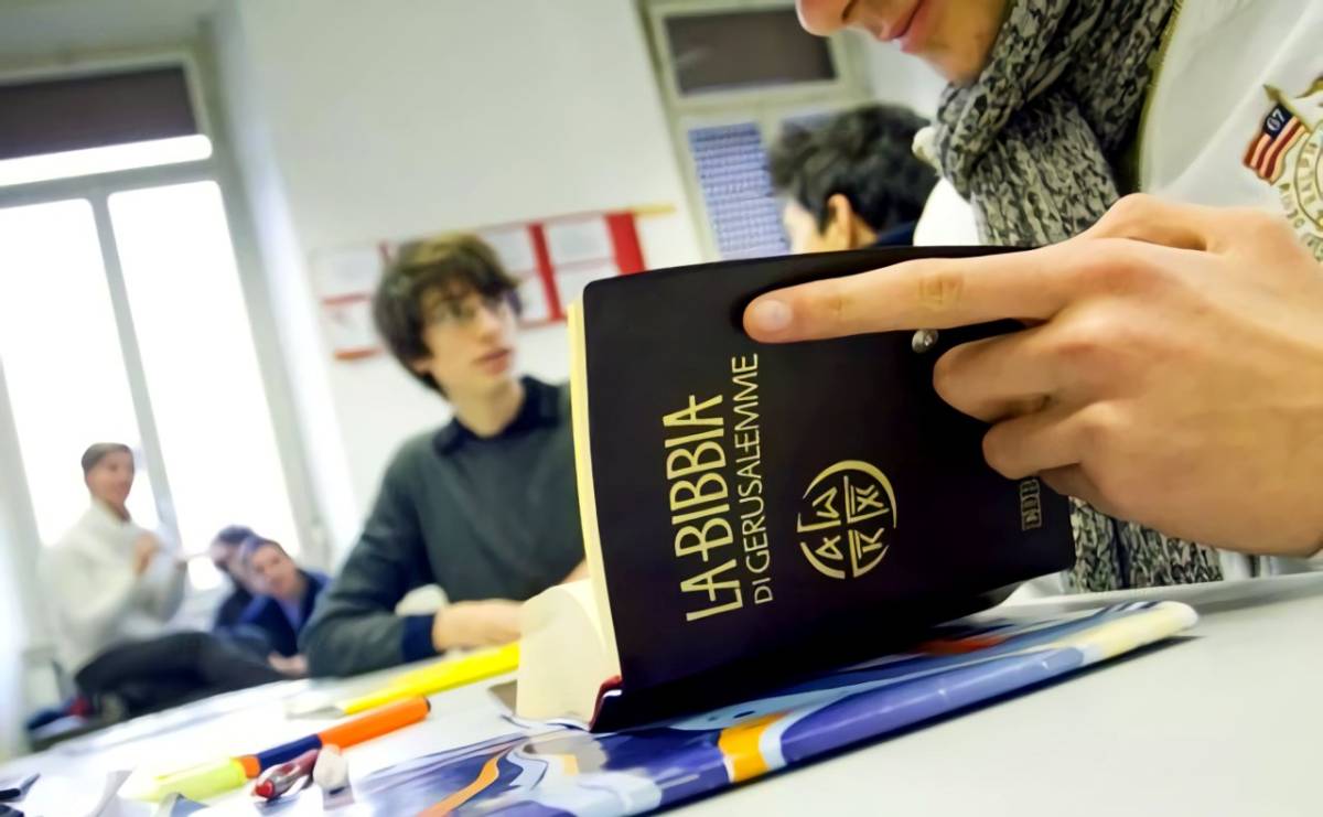 ORA DI RELIGIONE A SCUOLA: NELL’AQUILANO CROLLA IL NUMERO DEGLI STUDENTI CHE LA SEGUONO