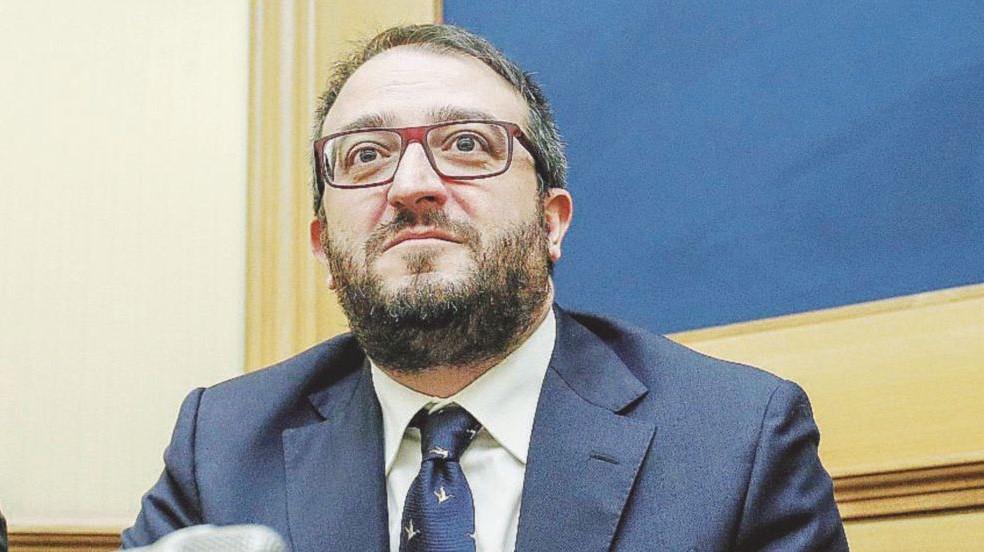 PD CONTRO BIONDI: “CITTA’ AL COLLASSO MA LUI ESPORTA IL MODELLO L’AQUILA IN GIAPPONE”