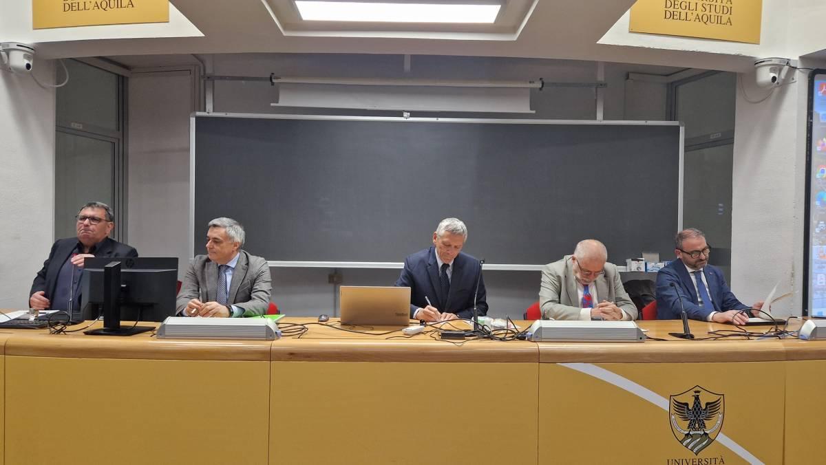 UNIVAQ: UFFICIALE, 4 IN CORSA POLTRONA RETTORE. PIENONE A PRIMO CONFRONTO PROF E STUDENTI