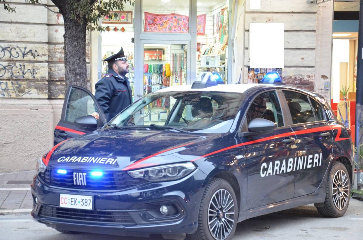 FUGA SPERICOLATA COL FURGONE PER LE VIE DI PESCARA: 33ENNE ARRESTATO DAI CARABINIERI