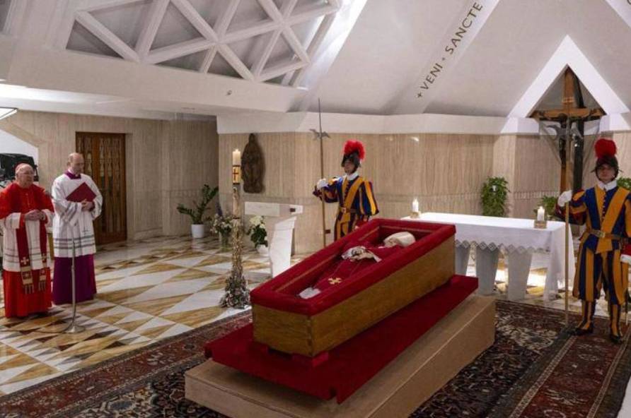 MORTE DEL PAPA: FUNERALI SABATO ALLE 10. DOMANI LA BARA ALLA BASILICA DI SAN PIETRO