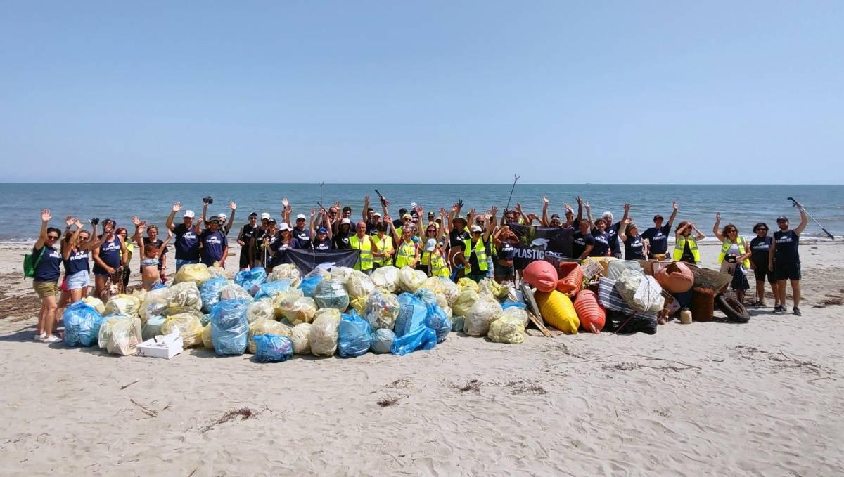 PLASTIC FREE NEL NOME DI PAPA FRANCESCO: NEL WEEK END VOLONTARI IN CAMPO IN 10 COMUNI ABRUZZESI
