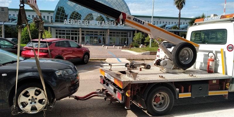 AEROPORTO D’ABRUZZO: RIMOSSI 11 VEICOLI CHE IMPEDIVANO PASSAGGIO DEGLI AUTOBUS