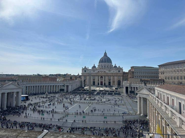 PAPA FRANCESCO: CARDINAL PETROCCHI A ROMA PER IL CONCLAVE, FEROCI PRESENTE, MA SENZA DIRITTO DI VOTO