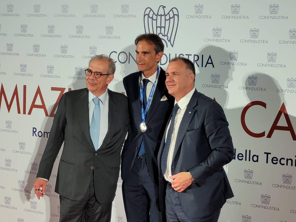 CONFINDUSTRIA L’AQUILA: PREMIO ALLA CARRIERA PER IL DIRETTORE DE BARTOLOMEIS