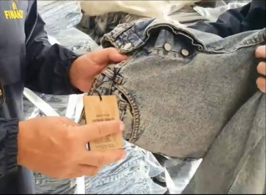 TERAMO: GDF DONA A UN’ASSOCIAZIONE DI VOLONTARIATO ABBIGLIAMENTO E CALZATURE CONTRAFFATTI