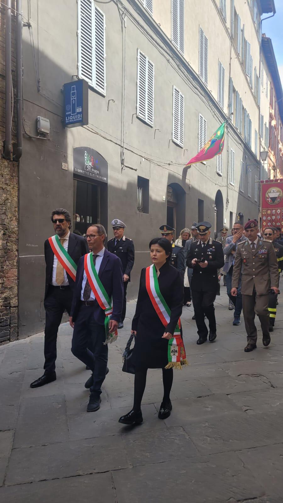 COMUNE DELL’AQUILA PRESENTE A SIENA PER OFFERTA OLIO LAMPADA VOTIVA PER SANTA CATERINA