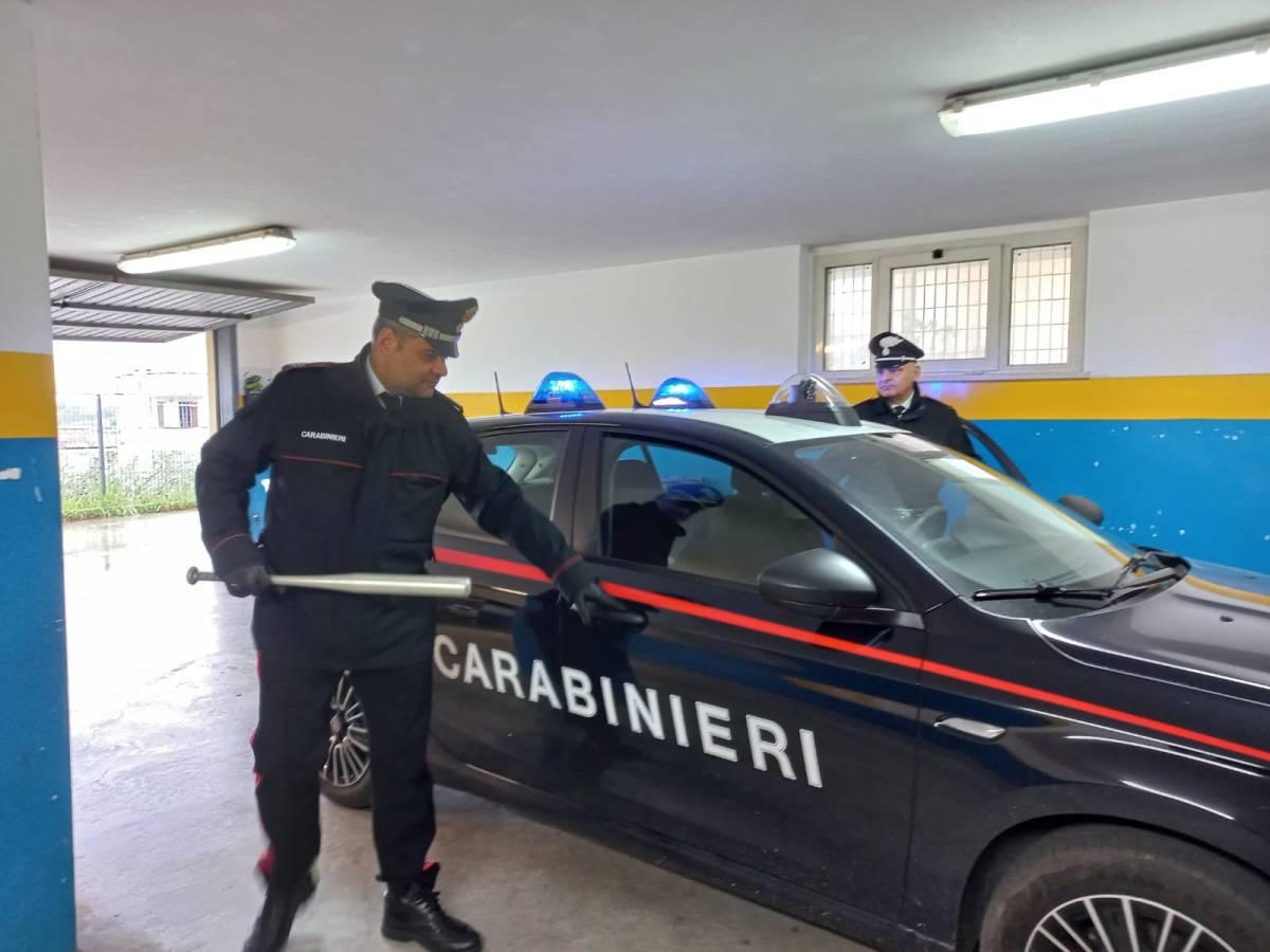 CONTROLLI NEL PESCARESE: AVEVA IN AUTO UNA MAZZA DA BASEBALL, DENUNCIATO 54ENNE. RITIRATE 2 PATENTI